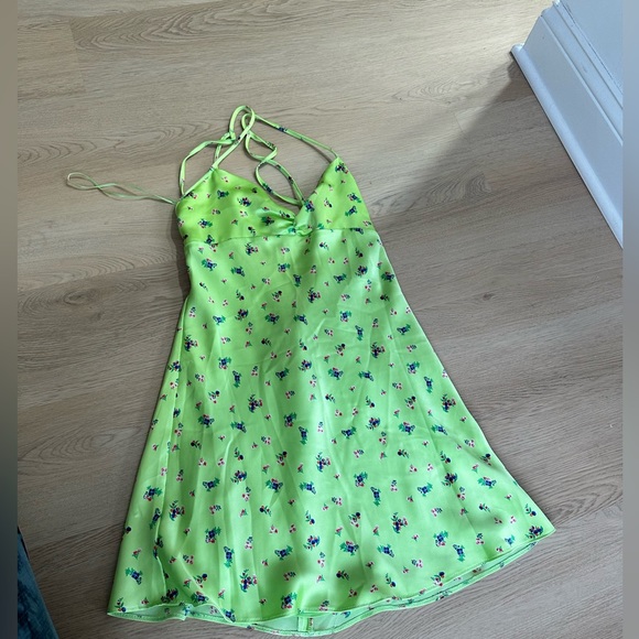 NWT Zara: Size medium, bright green with a floral print - Picture 1 of 3
